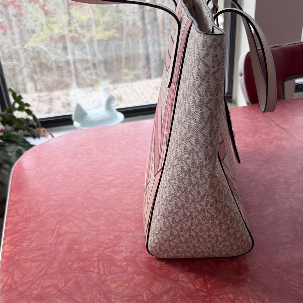 MICHAEL KORS Pink & Tan Geometric Logo Tote - Picture 7 of 8